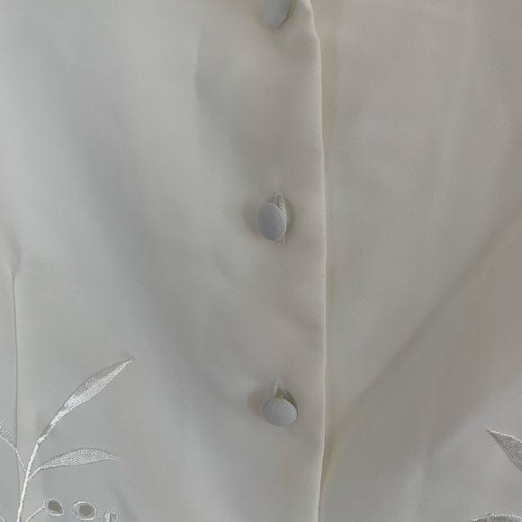 BEA Classics White Short Sleeved Blouse - Picture 3 of 4